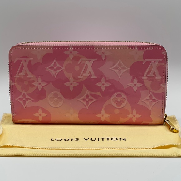 Louis Vuitton Valentine Vernis Monogram Limited Edition Long Round Zippy Wallet - Picture 2 of 16